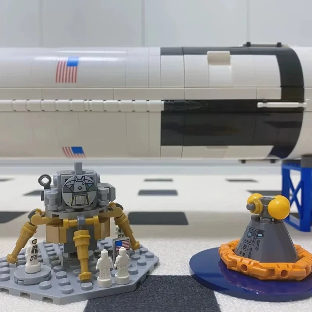 Zestaw Klocki Rakieta Kosmiczna Saturn V Apollo 1969 Elementów